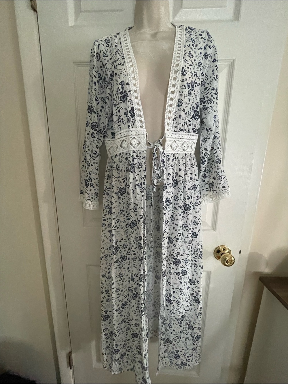 Women’s White and Navy Floral Lace-Trim Duster